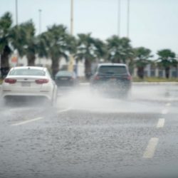 بدء تمهيد طريق منزل “الحريصي” بجبل الحشر.. قصة بحث عن وظيفة انتهت بشلل نصفي